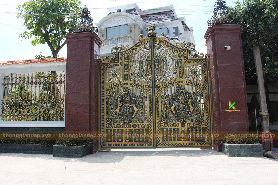 Thiết kế cổng biệt thự sắt hộp, gỗ, inox theo yêu cầu - Golden Việt